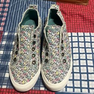 🎉SALE🎉$20 or2 for$30🎉Cute Bobs withmulti colored pastel colors-blues,pink,purple